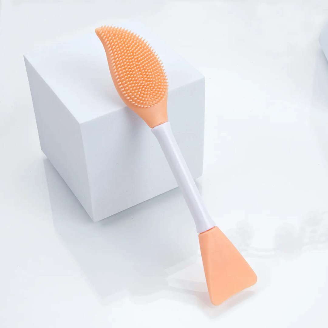 NoorAlazawi Multi-functional Facial Mask Brush
