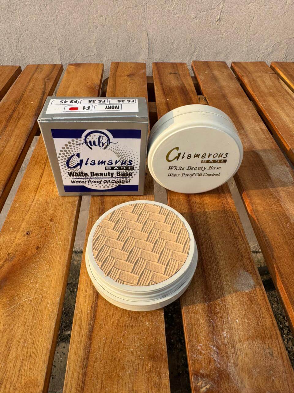 GLAMARUS White Beauty Water Proof Oil Cantrol High Coverage Base