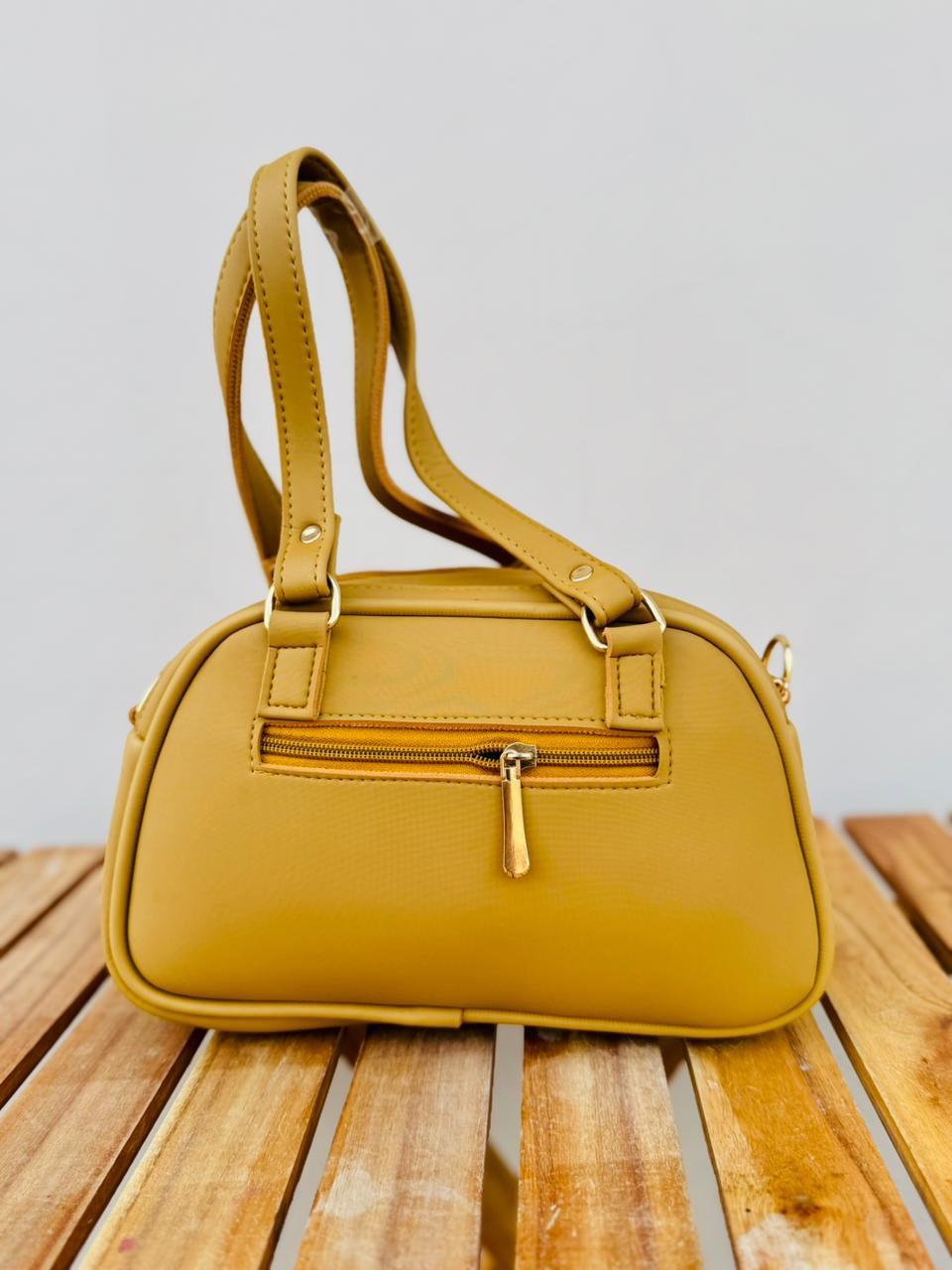 Vintage Leather D style Ladies Hand bag | Shoulder bag - Image 2