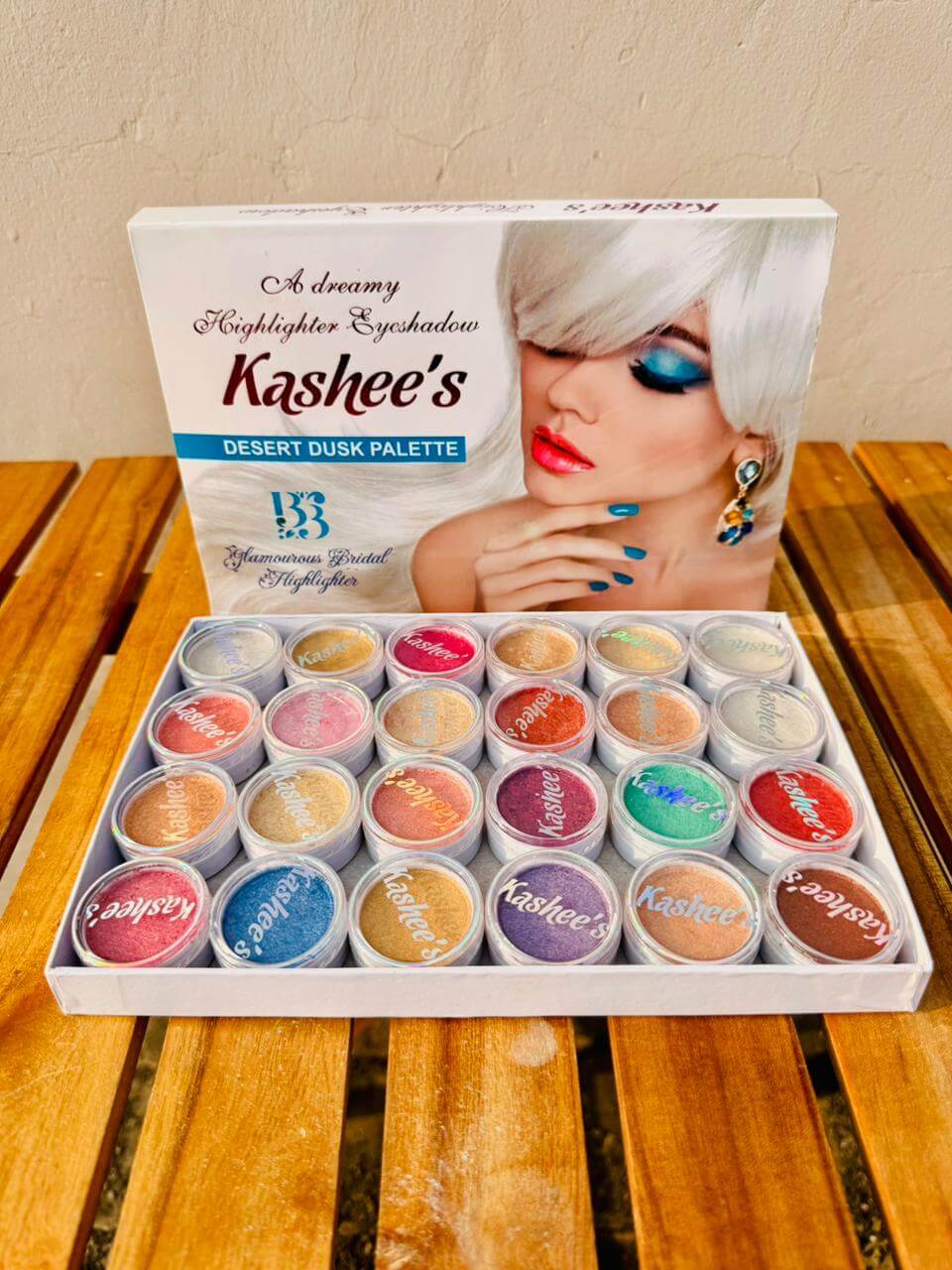 KASHESS'S Desert Dusk Highlighter Eye Shadow Palette - Image 3